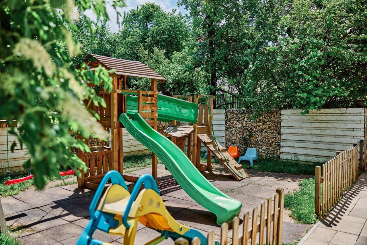 Radsor Hotel Râşnov Exterior photo