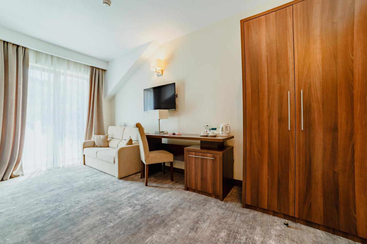 Radsor Hotel Râşnov Exterior photo