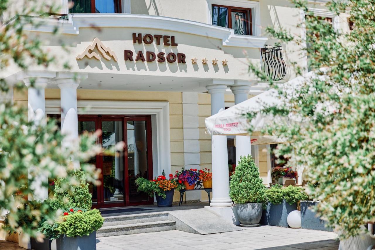 Radsor Hotel Râşnov Exterior photo