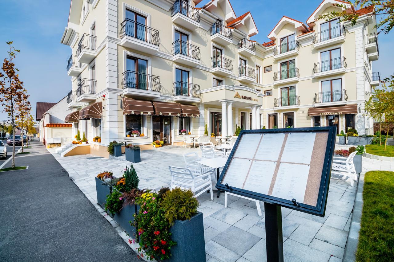 Radsor Hotel Râşnov Exterior photo